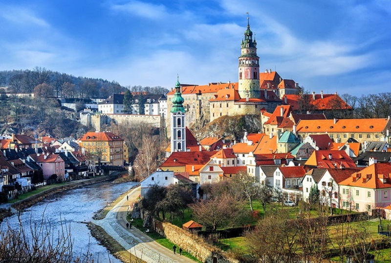 SÉC-PRAHA-KARLOVY-VARY-CESKY-KRUMLOV